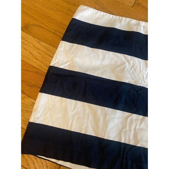Vineyard Vines women's Navy & White Striped Mini Skirt With Back Zipper size 6 - Picture 2 of 7